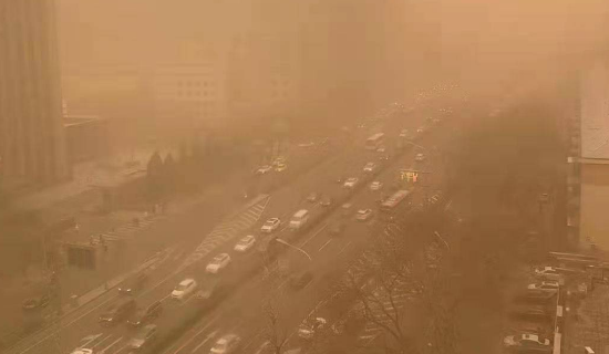 沙塵天氣到來前，北京城管部門嚴查工地揚塵